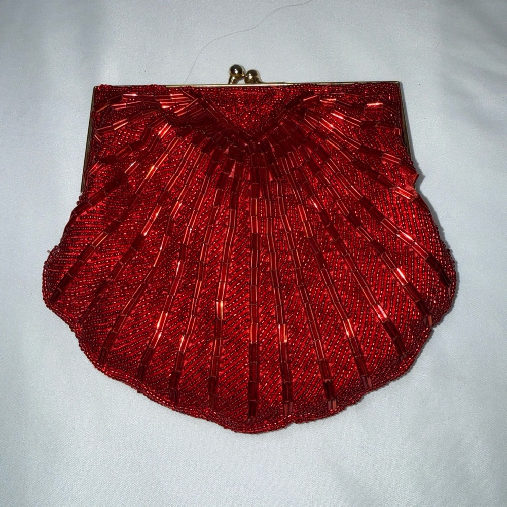Chic Red Shell Clutch - Picture 4 of 7